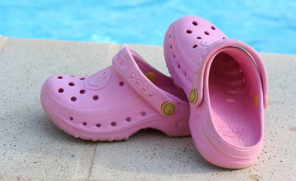 Porter des crocs augmente le risque de tendinite Porter des crocs augmente le risque de tendinite