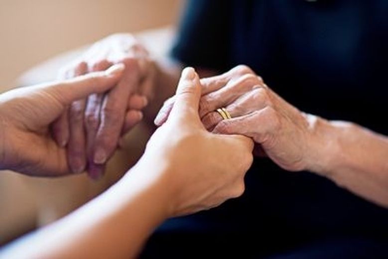 Fin de vie: un sédatif bientôt disponible pour les soins palliatifs à domicile Fin de vie: un sédatif bientôt disponible pour les soins palliatifs à domicile